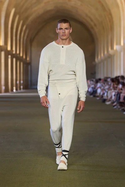 Look 17